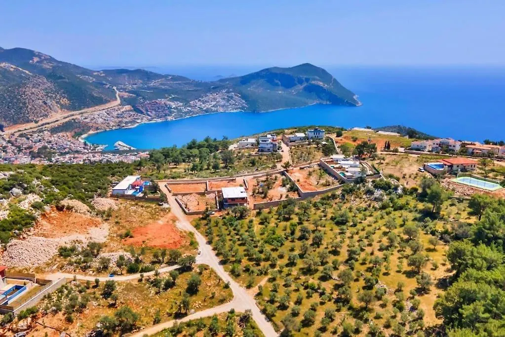 Kalkanda Merkeze Yakın Villa Ayaz-1