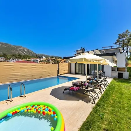 Kalkanda Merkeze Yakın Villa Ayaz-3